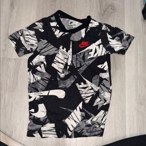 Nike Kids Black and Gray Graphic Tee